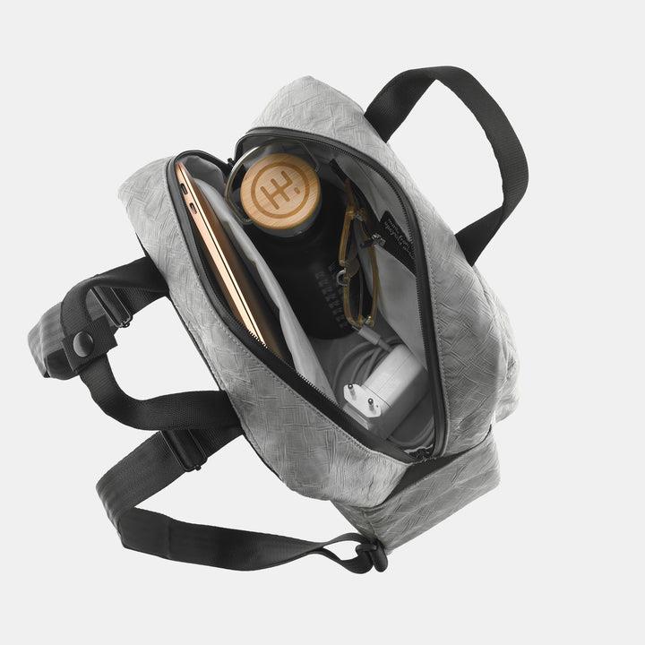 Rucksack Qube von Airpaq oben offen