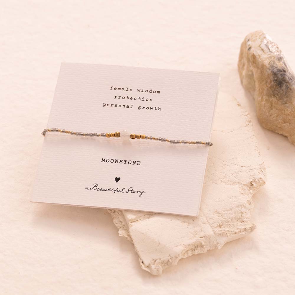 Armband Iris Card Mondstein Goldfarbig von A Beautiful Story mit Stein