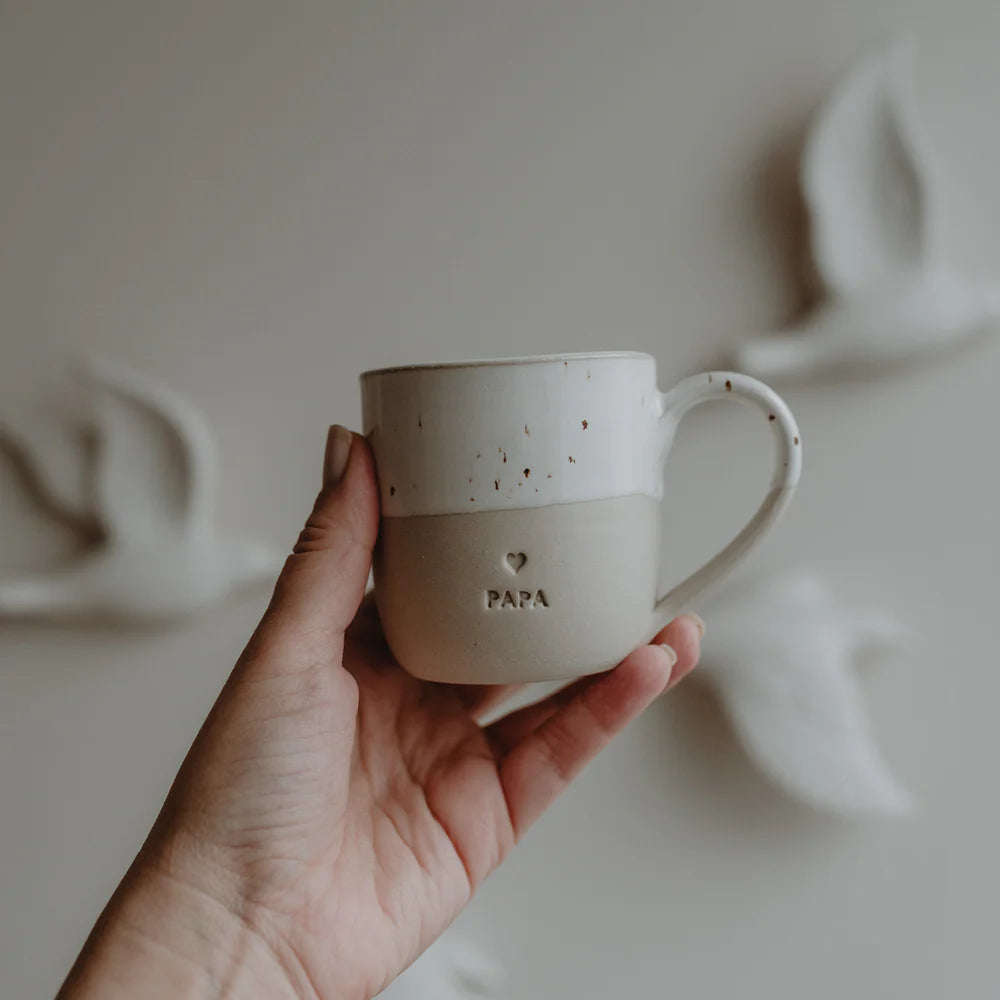 Cappuccinotasse Papa von Eulenschnitt mit Hand