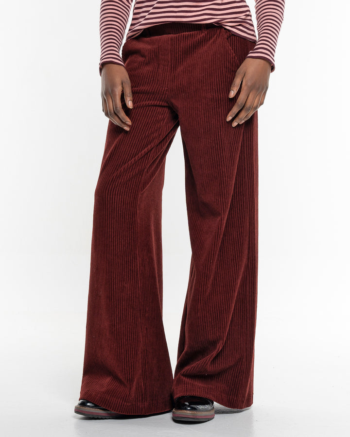 Cord Hose Marlene Ruby Red von Alma & Lovis