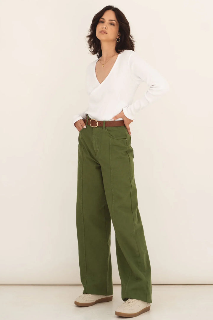 Elsa Green Denim Trousers von Näz 4 Model