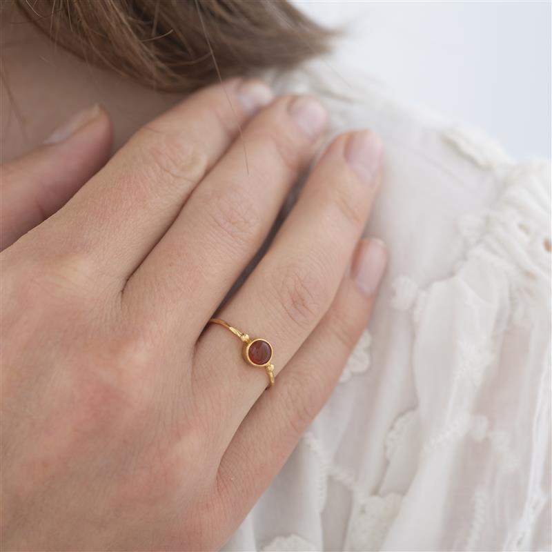 Faithful Karneol Gold Ring von A Beautiful Story Model