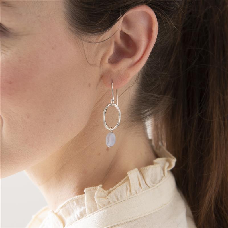 Graceful Blauer Spitzenachat Silber Ohrringe von A Beautiful Story