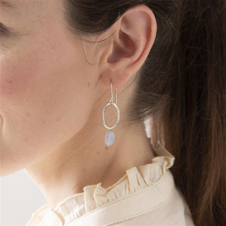 Graceful Blauer Spitzenachat Silber Ohrringe von A Beautiful Story