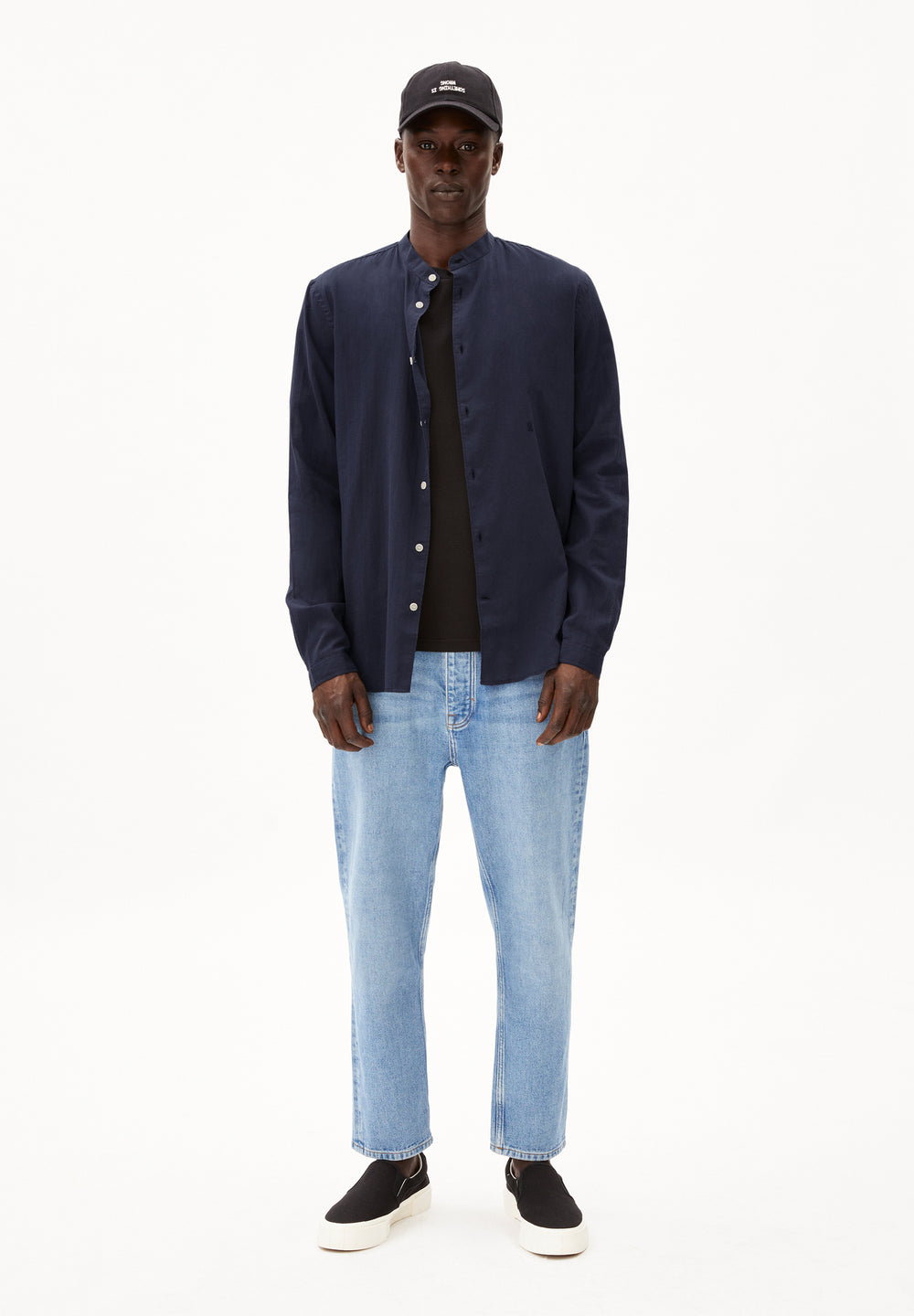 Hemd VAALERONIMUS Relaxed Fit Night Sky Armedangels Model
