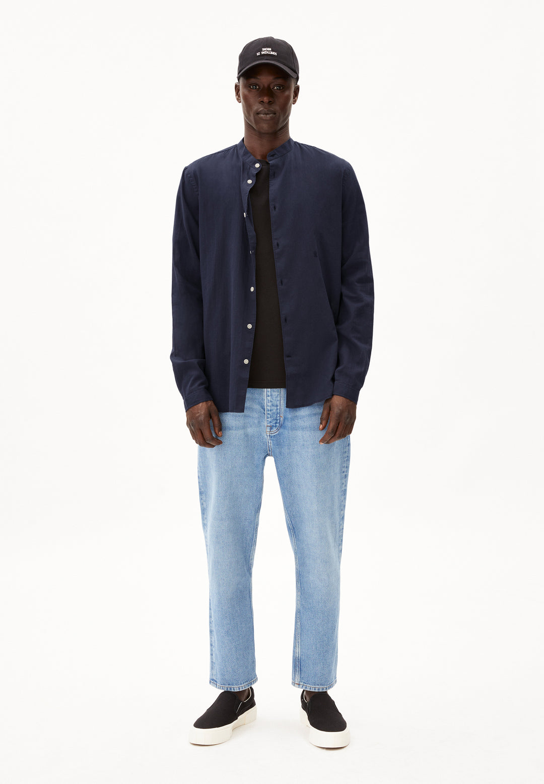 Hemd VAALERONIMUS Relaxed Fit Night Sky Armedangels Model