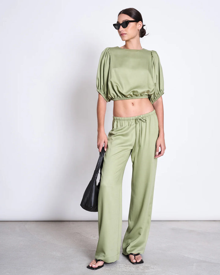 Hose Mid Rise Loose Pants Strath Pale Olive Jan n June Model 4