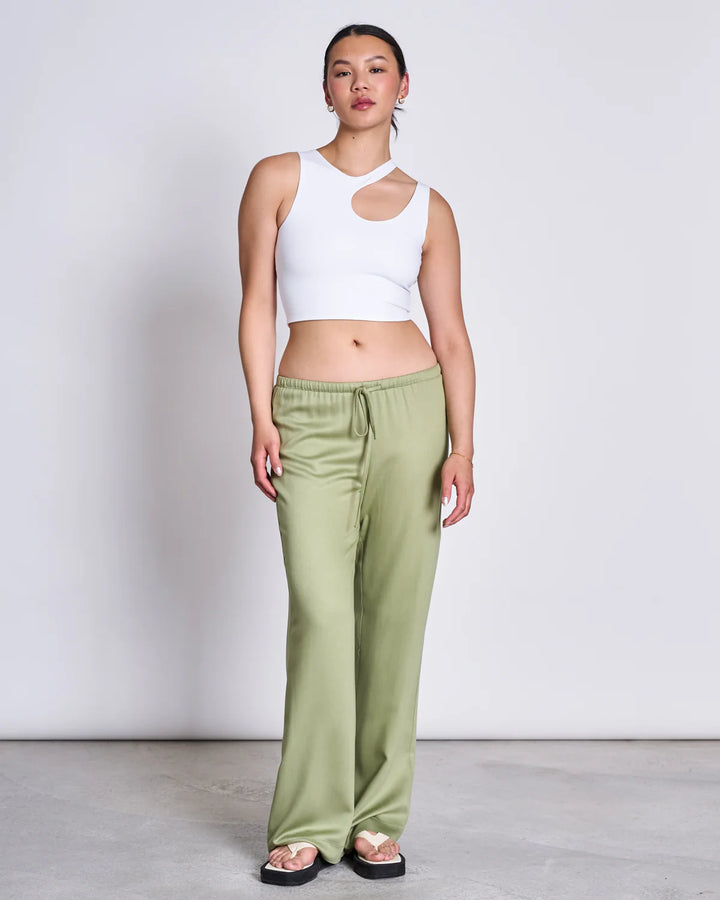 Hose Mid Rise Loose Pants Strath Pale Olive Jan n June Model 5