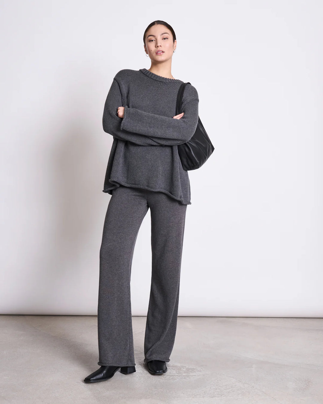 Hose Wide Knit Pants Ana Dark Grey von Jan n June Model