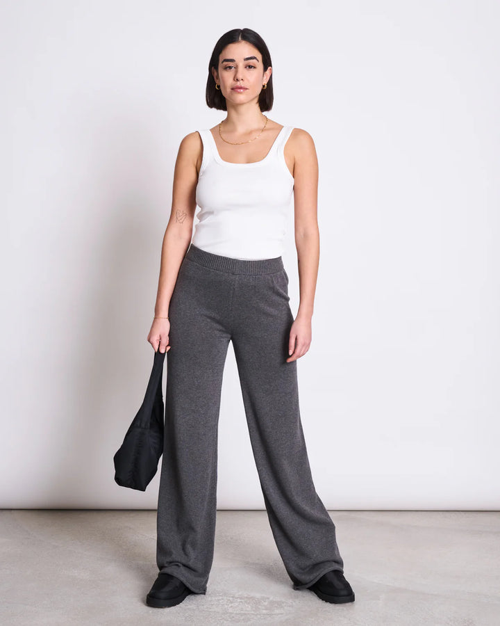 Hose Wide Knit Pants Ana Dark Grey von Jan n June Model 3