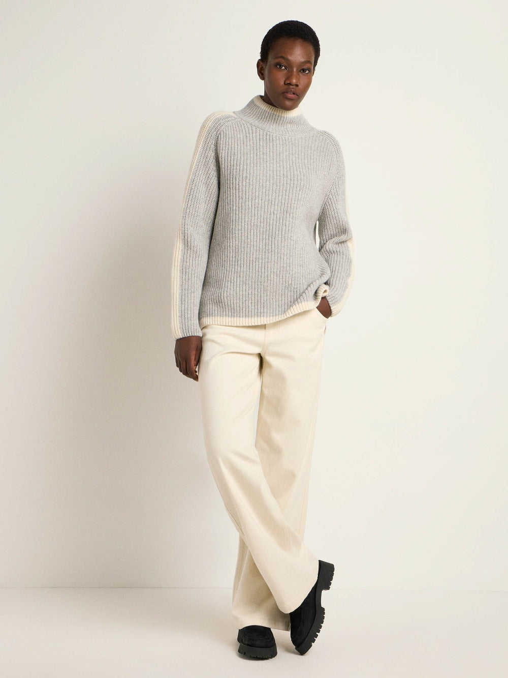 Pullover in Rippoptik Grey Melange/Offwhite Model gross