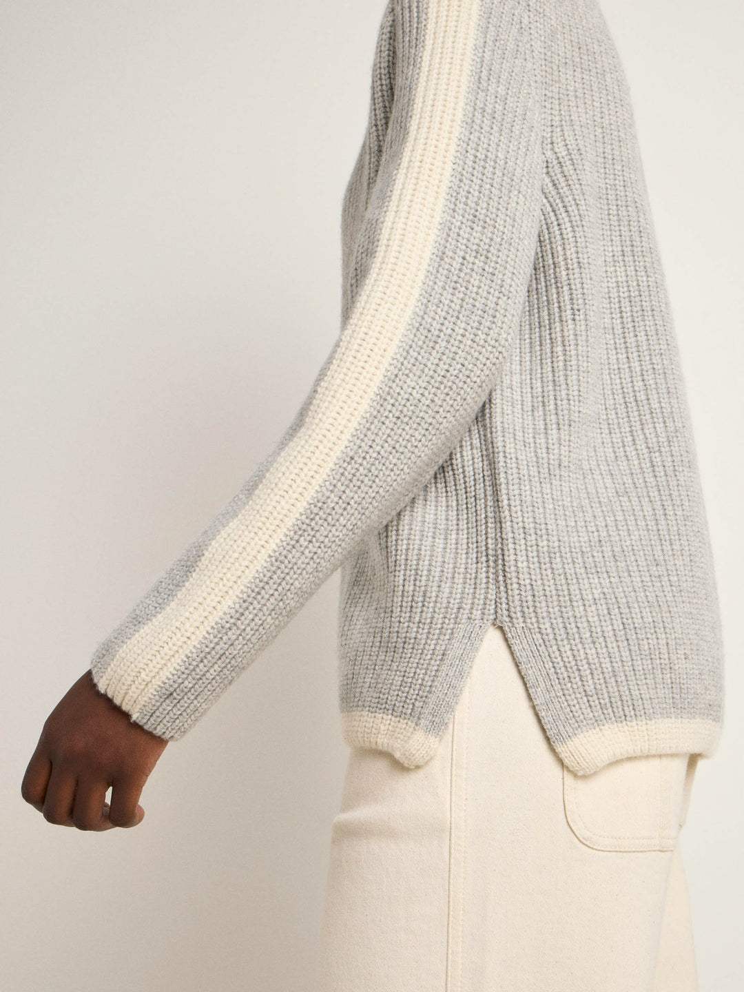 Pullover in Rippoptik Grey Melange/Offwhite Model Seite 2