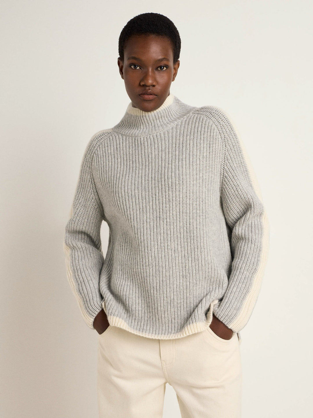 Pullover in Rippoptik Grey Melange/Offwhite Model