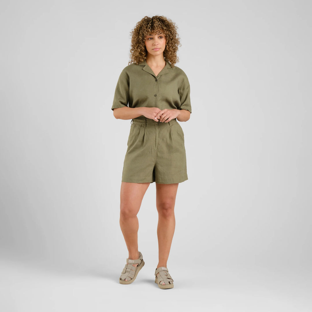 Shorts Djupvik Linen Leaf Green von Dedicated 5