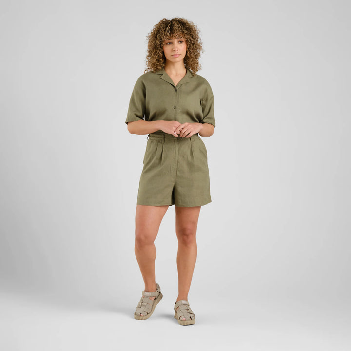 Shorts Djupvik Linen Leaf Green von Dedicated 5