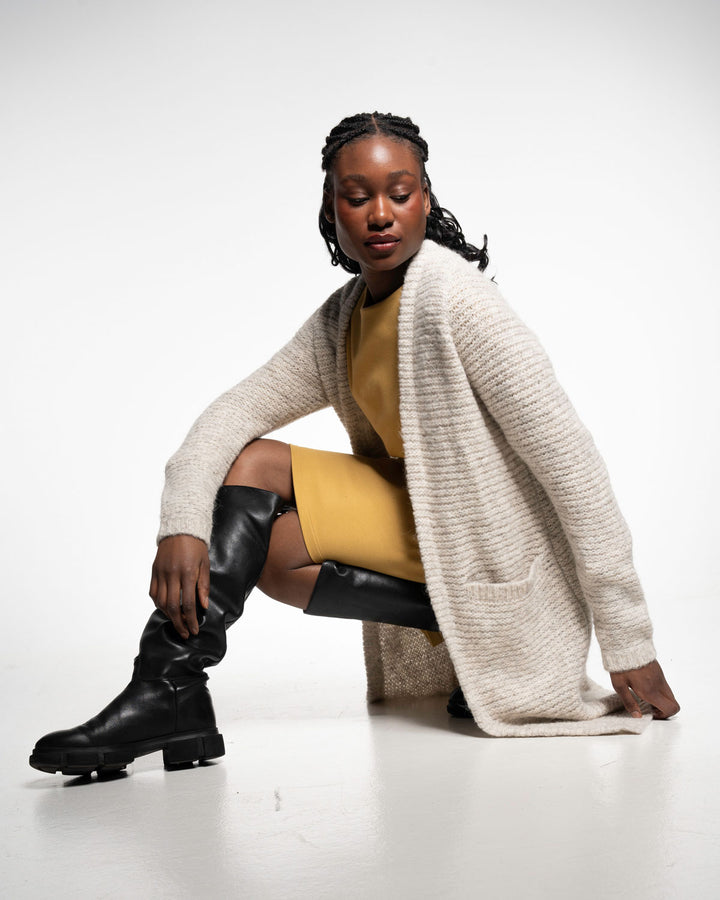 Strickjacke Light Raglan Coat Ecru von Alma & Lovis 6