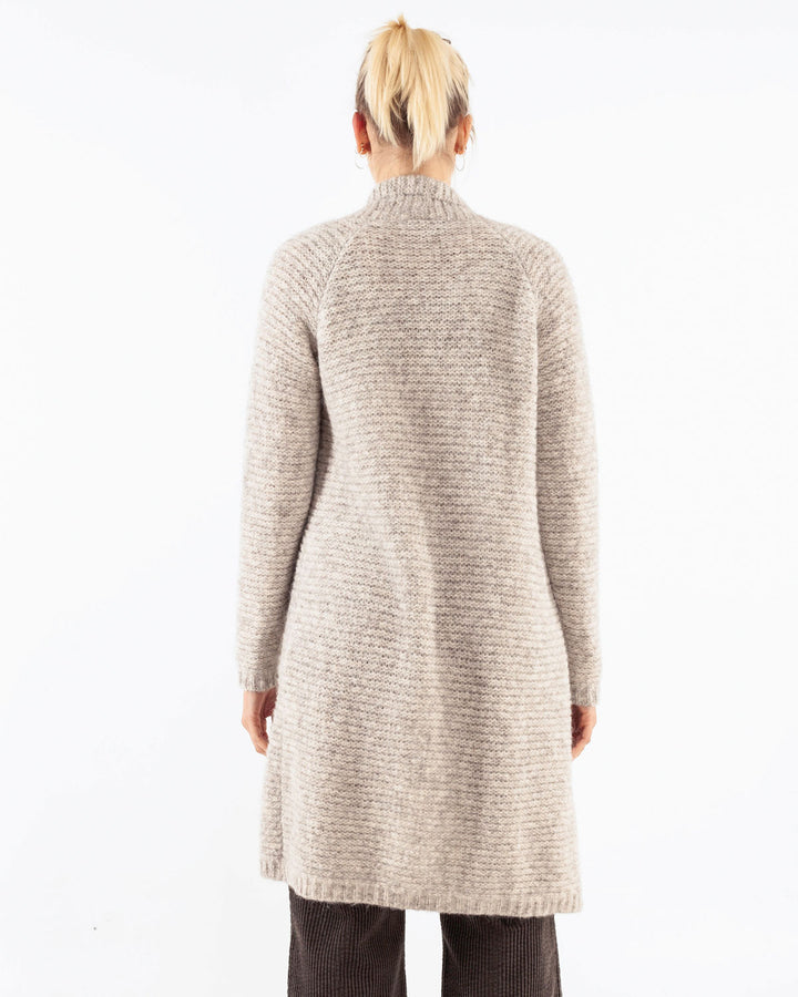 Strickjacke Light Raglan Coat Ecru von Alma & Lovis 7