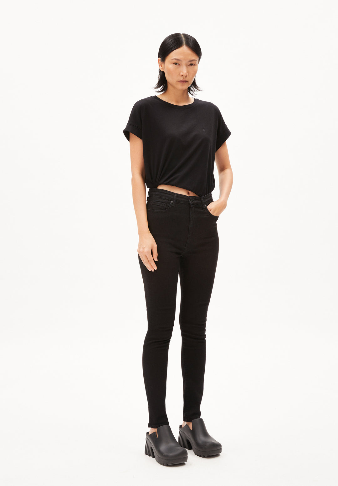 T-Shirt IDAARA Black von Armedangels