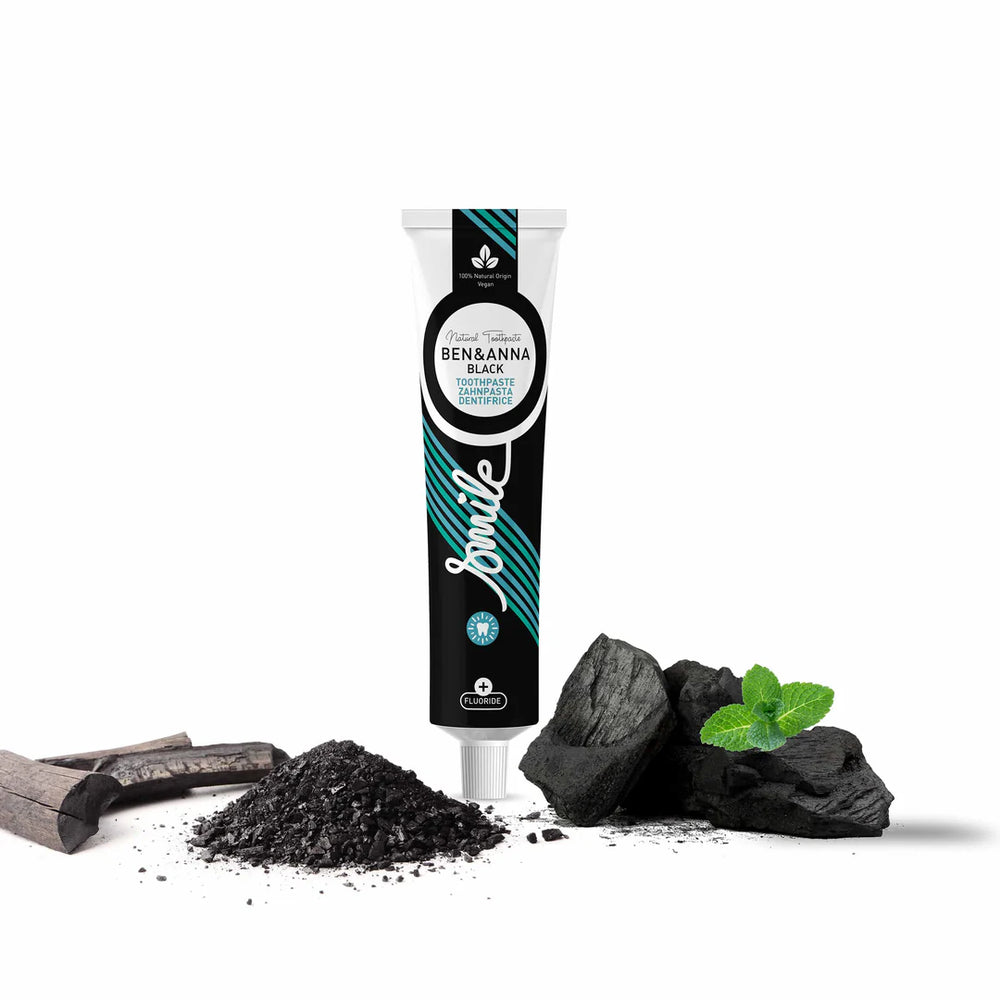 Zahnpasta Tube Black mit Fluorid mit Kohle