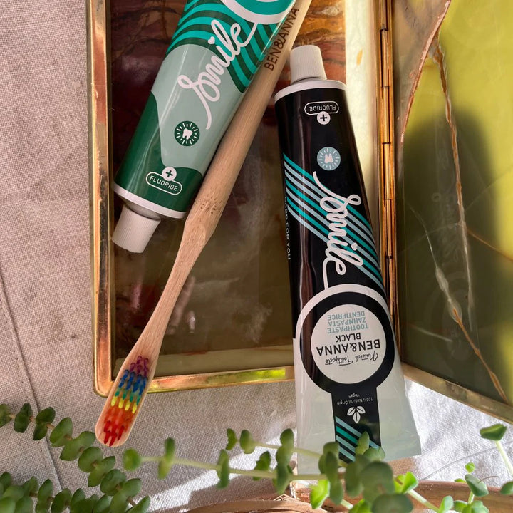 Zahnpasta Tube Spearmint mit Fluorid mit Zahnbürste