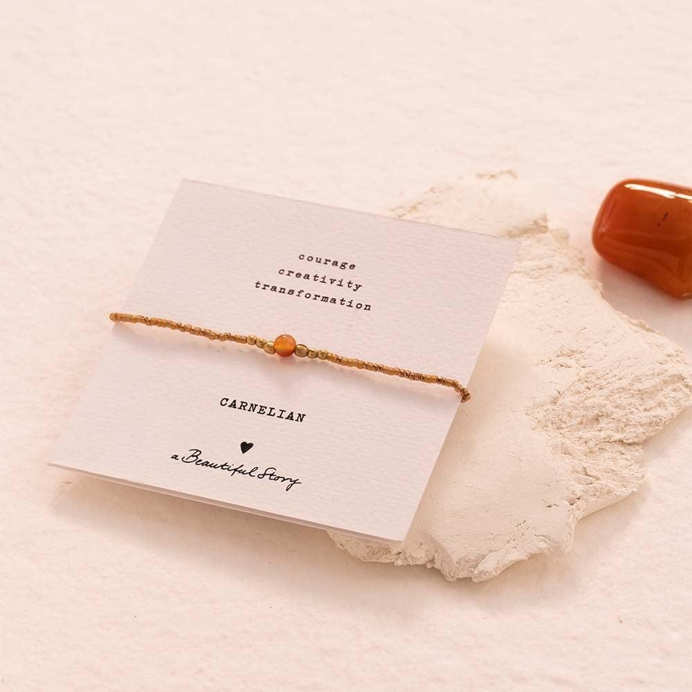 Armband Iris Card Karneol Goldfarbig von A Beautiful Story mit Stein