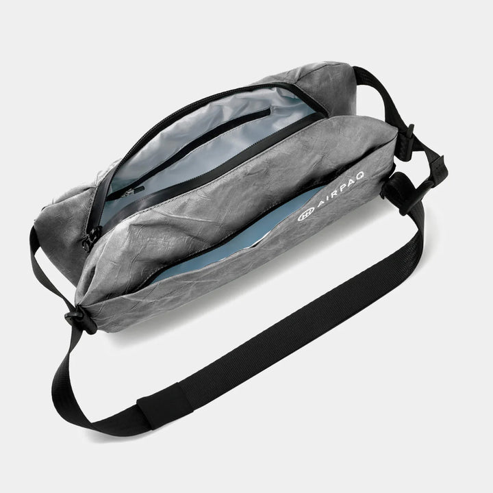 Umhängetasche Sling Baq von Airpaq grau offen