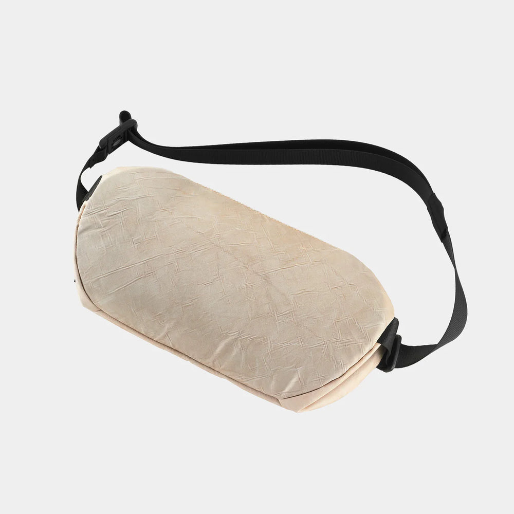 Umhängetasche Sling Baq von Airpaq Sand hinten