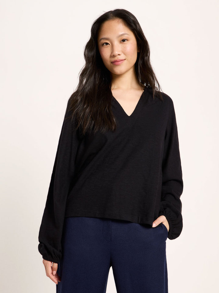 Blusenshirt GOTS Black von Lanius am Model
