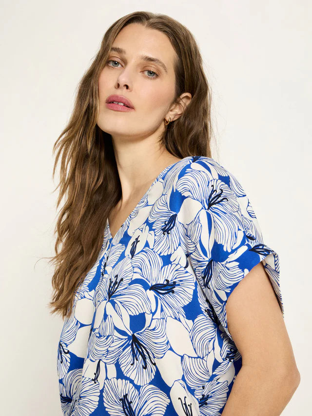 Blusenshirt aus Tencel Print Bloom Lapis von Lanius 2