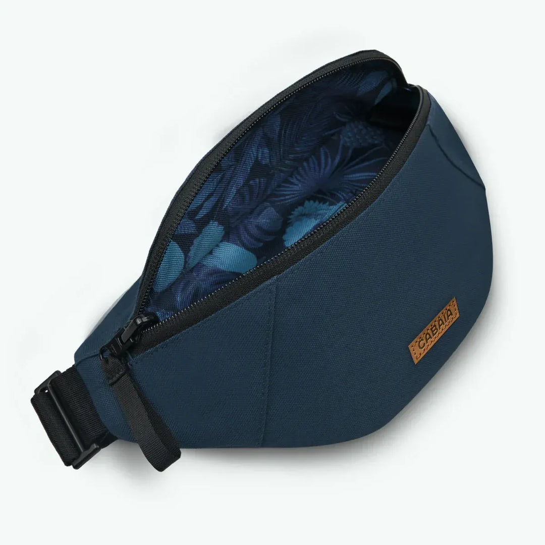 Bum Bag Small Reykjavik Navy von Cabaia - Zweiblatt 2