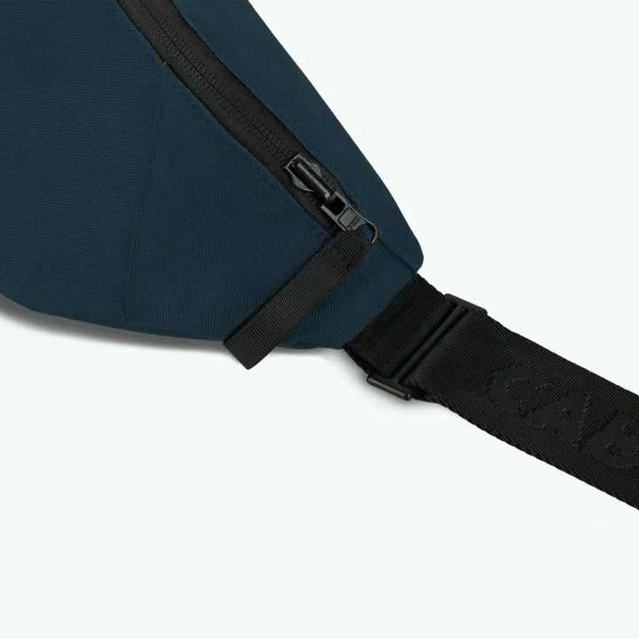 Bum Bag Small Reykjavik Navy von Cabaia - Zweiblatt 5