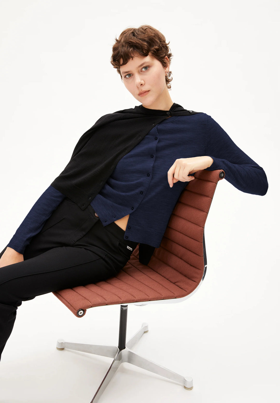 Cardigan OPHALIAA Merino Tinted Navy von Armedangels 4