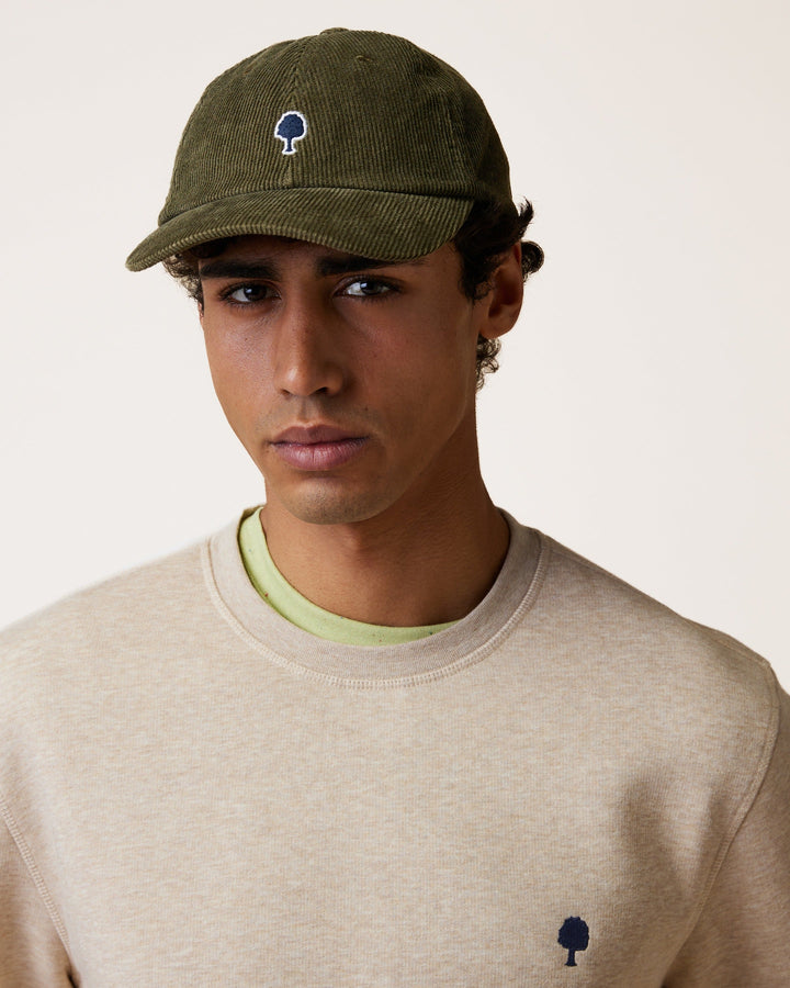 Cord Cap Woven Kaki von Faguo am Model