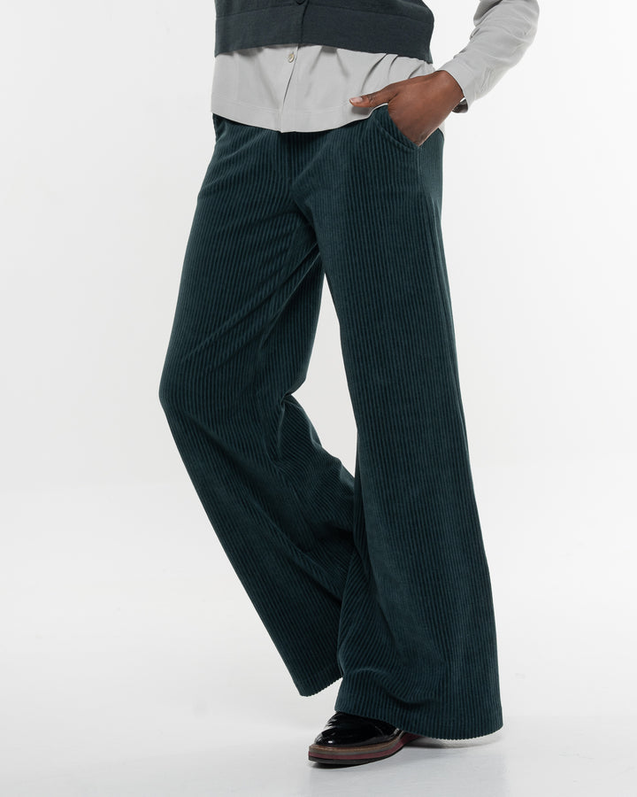 Cord Hose Marlene Dark Green von Alma & Lovis 5