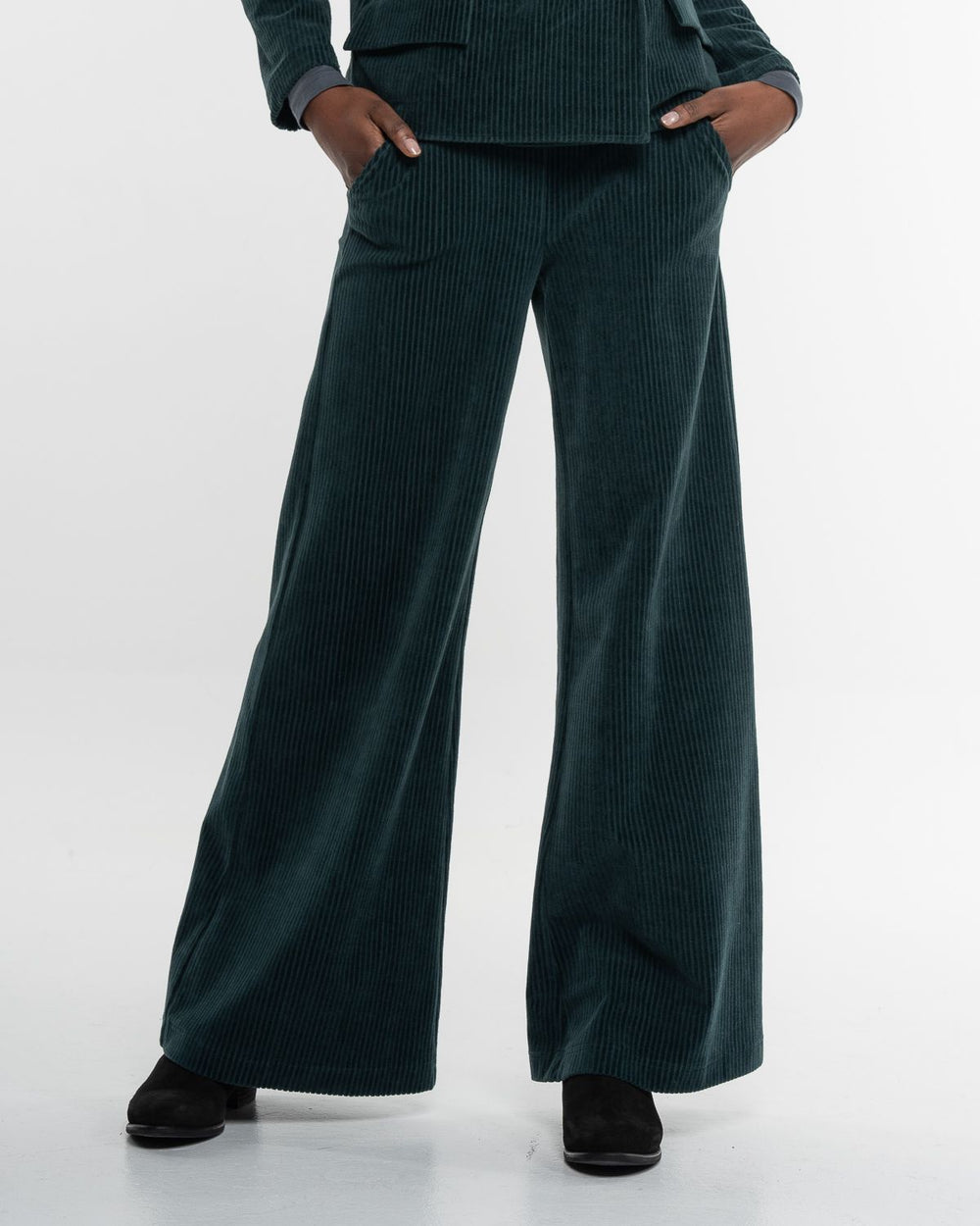 Cord Hose Marlene Dark Green von Alma & Lovis 
