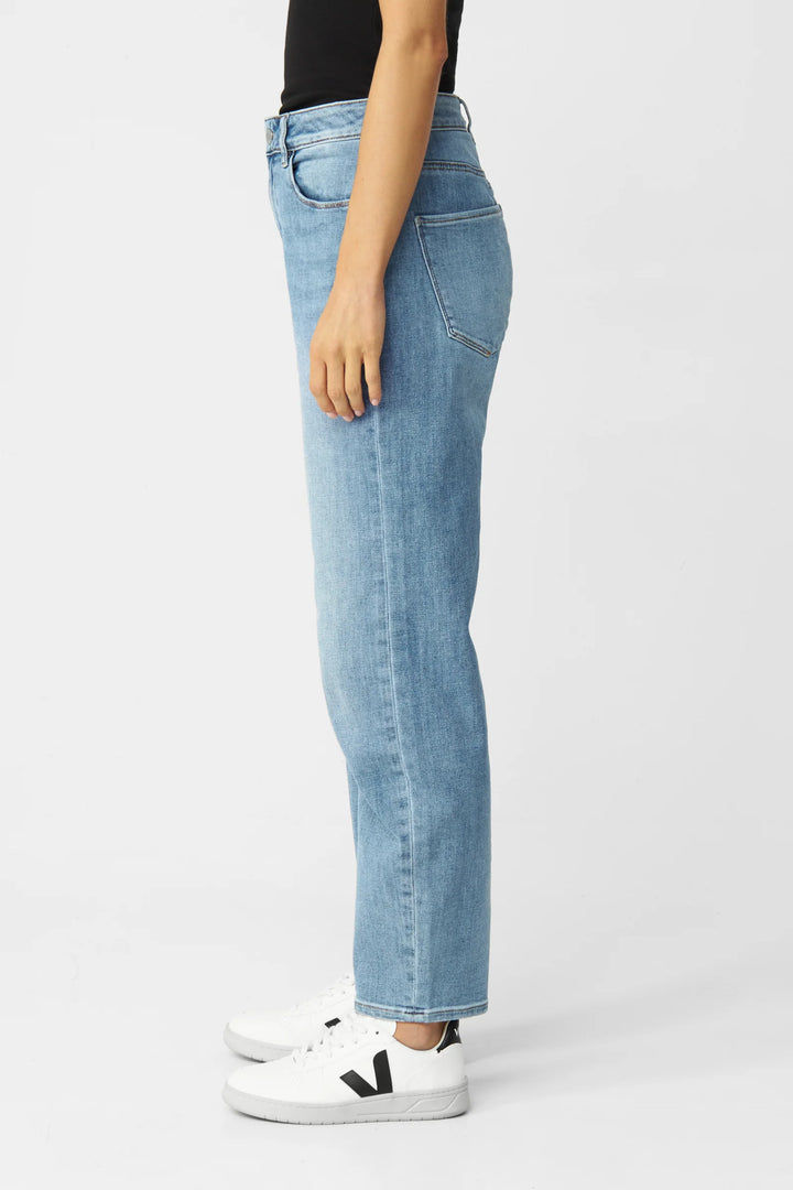 Jeans Stardust O-Shape High Waist Light Blue von DAWN - Zweiblatt 2