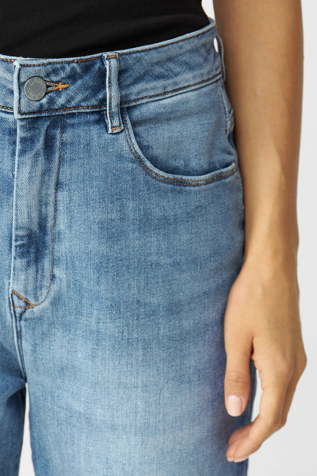 Jeans Stardust O-Shape High Waist Light Blue von DAWN - Zweiblatt 4