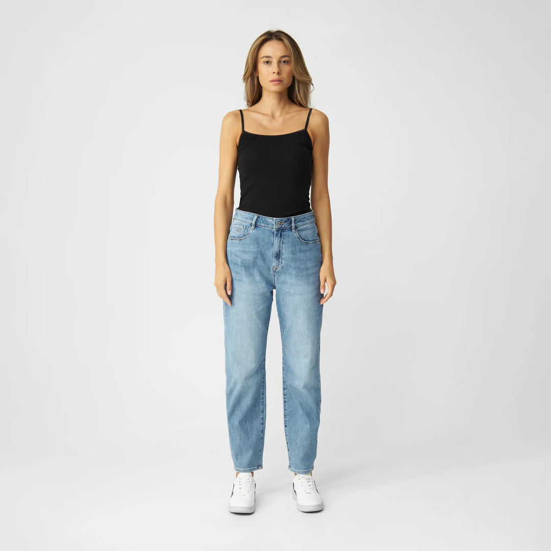 Jeans Stardust O-Shape High Waist Light Blue von DAWN - Zweiblatt