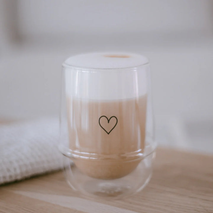 Doppelwandiges Latte Macchiato Glas Herz von Eulenschnitt gefüllt