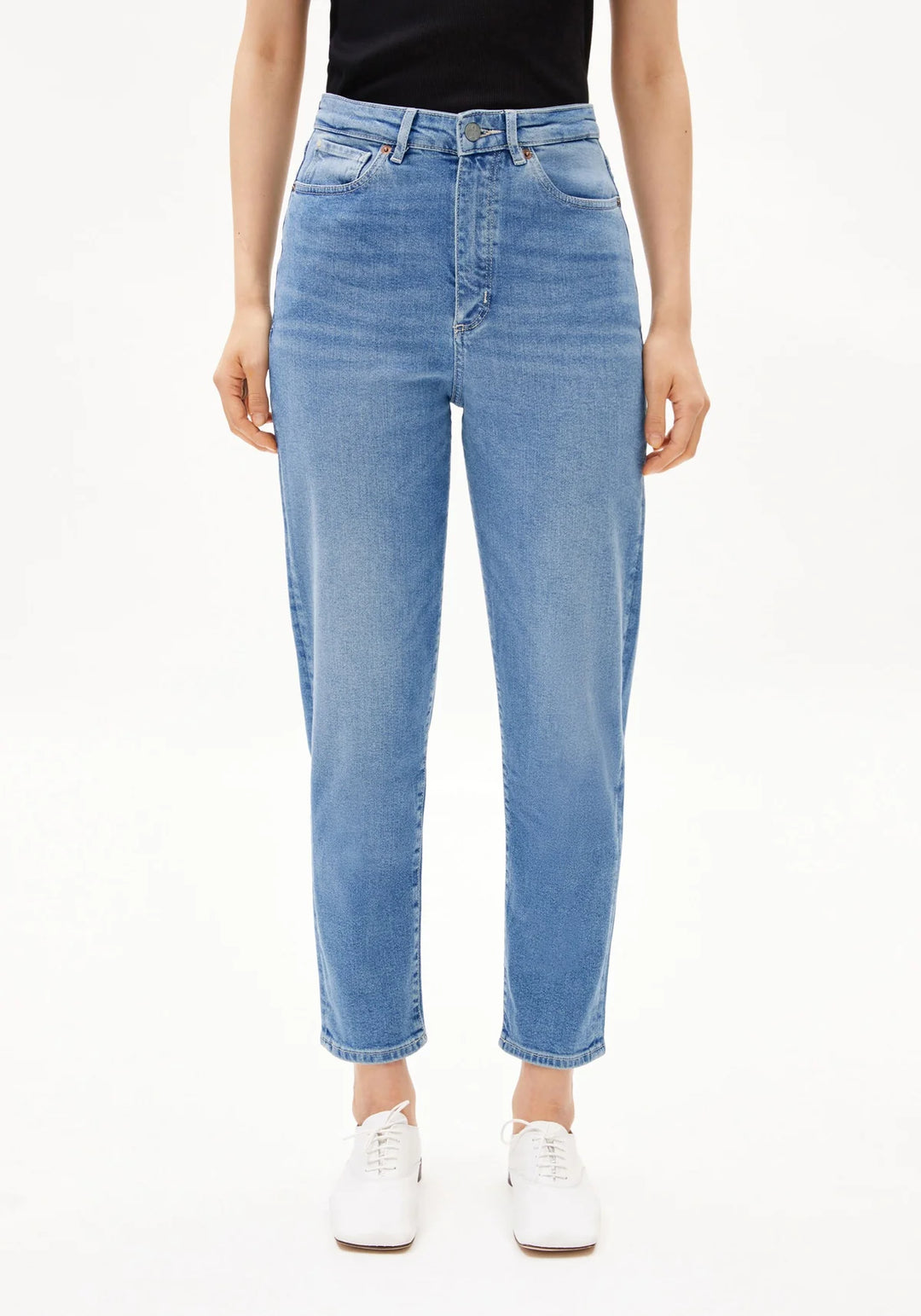 Jeans MAIRAA Mom Fit Herse von Armedangels - Zweiblatt 