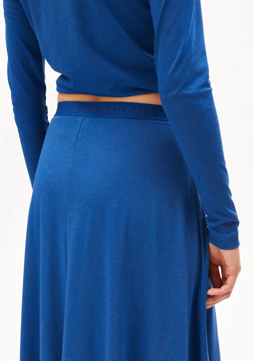 Jerseyrock ILENIAA LARAA MIDI SKIRT Dynamo Blue von Armedangels 2