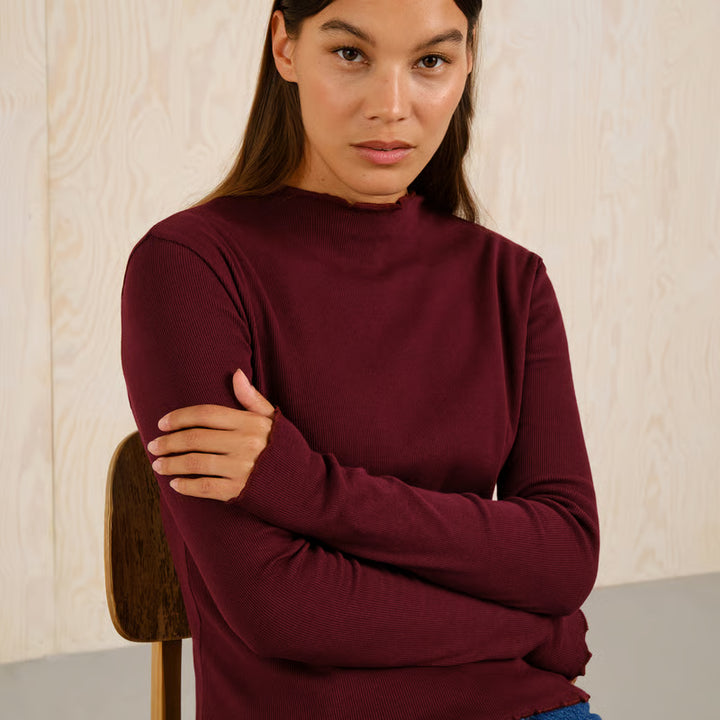 Rib Top Ryd Fig Red von Dedicated 