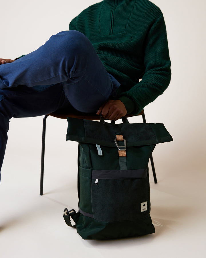 Rucksack Cycling Medium Woven Green von Faguo am Model