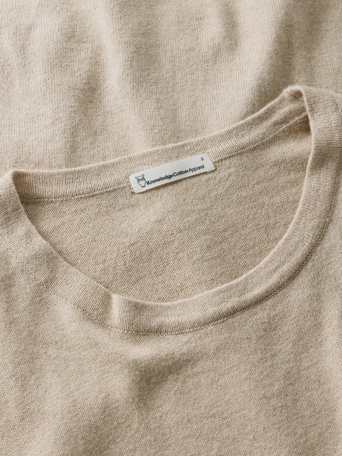 Strick T-Shirt Cashmere Knit Light Feather Grey von Knowledge Cotton Apparel 2