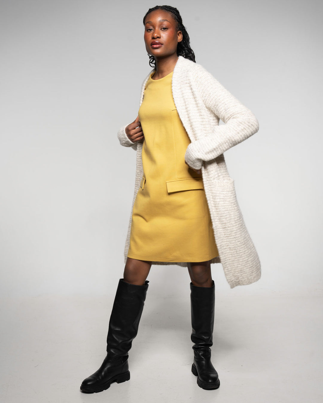 Strickjacke Light Raglan Coat Ecru von Alma & Lovis 