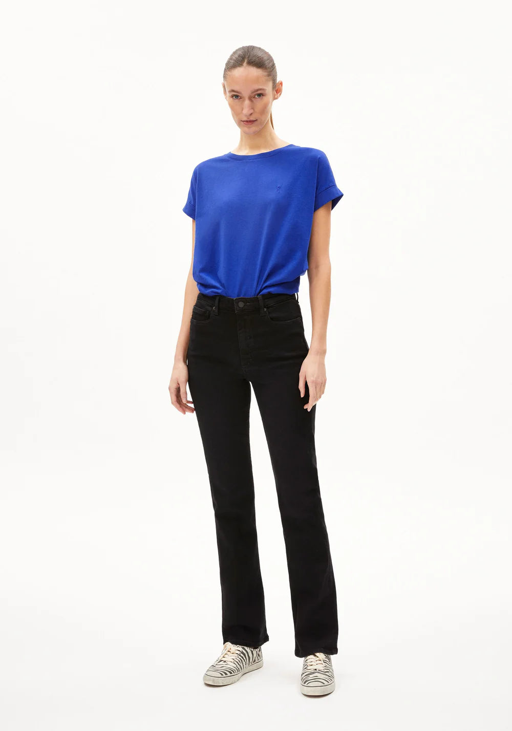 T-Shirt IDAARA Dynamo Blue von Armedangels 4