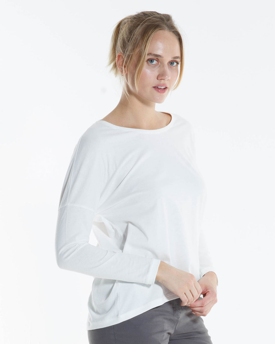 T-Shirt Oversized Loose White von Alma & Lovis 4