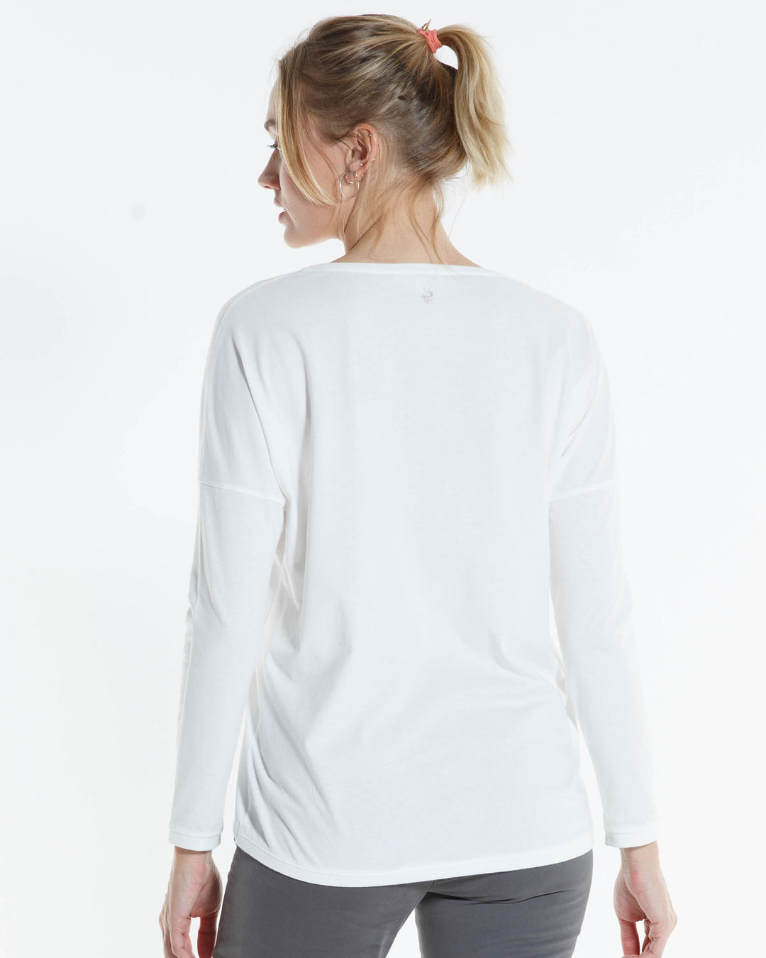T-Shirt Oversized Loose White von Alma & Lovis 5