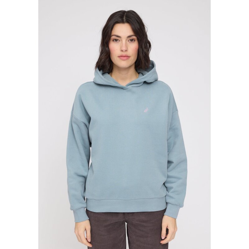 Back Print Hoodie in Dove Blue von Mazine, getragen von einem Model