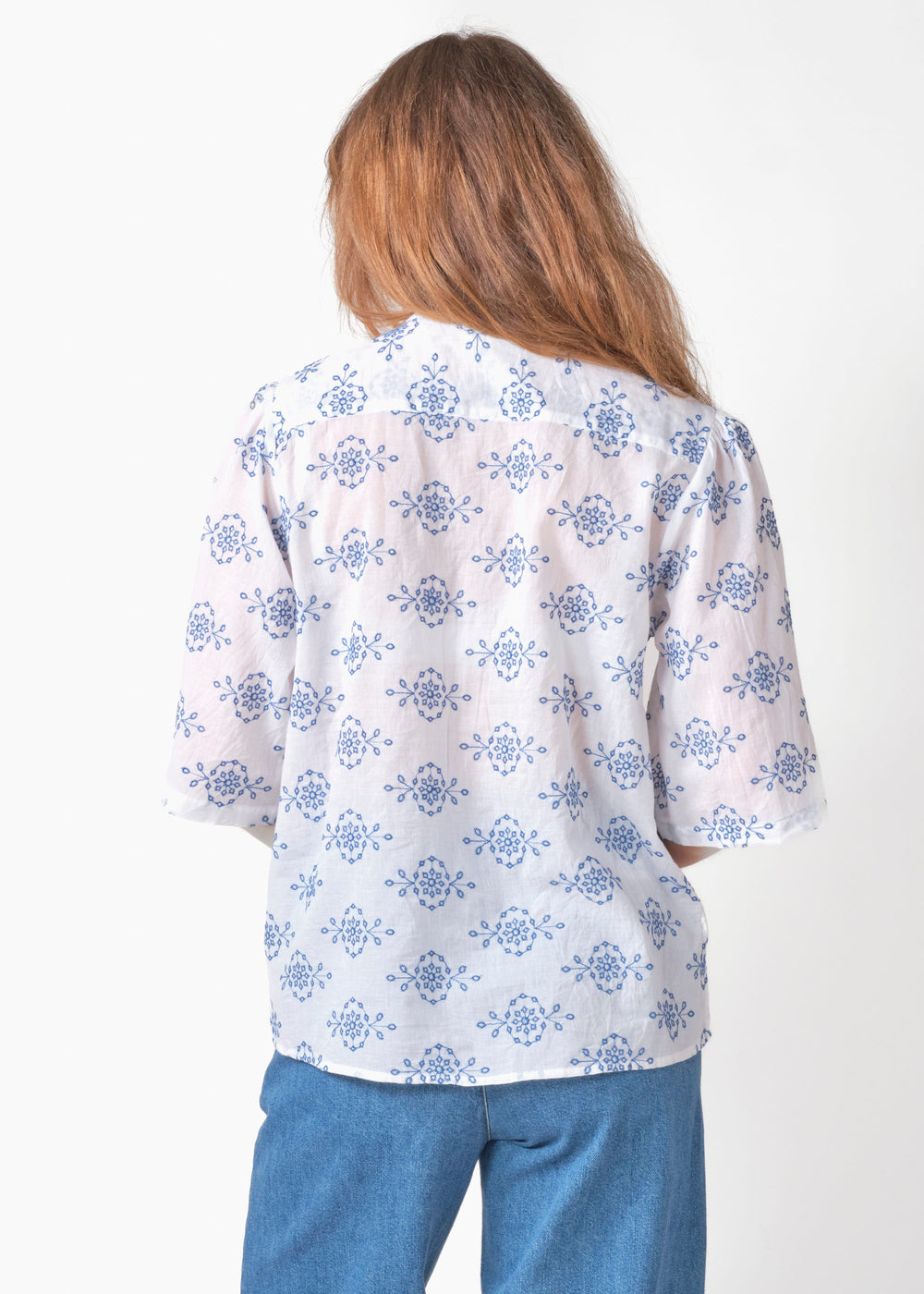 Bluse Mimi Stickerei White Surf Blue von Klitmøller Collective Ansicht 2